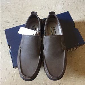 IZOD men shoe